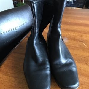 Lea Soft Black womens leather boots